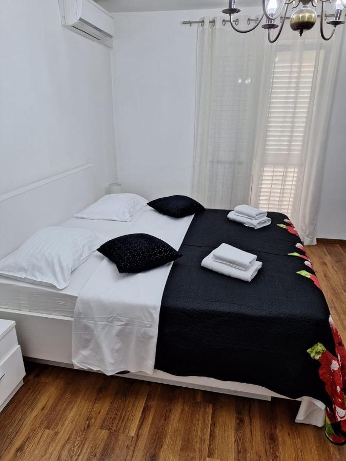 Double And Single S Apartments Zadar Exterior foto